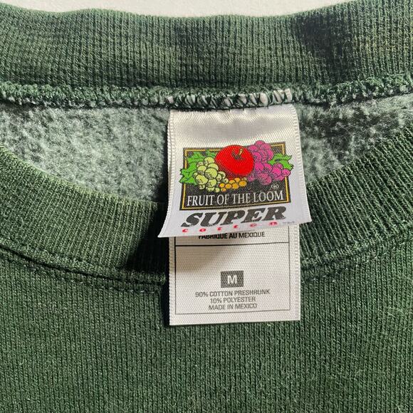 Vintage Peace On Earth Christmas Winter Holiday Festive Crewneck Sweatshirt - Picture 3 of 4